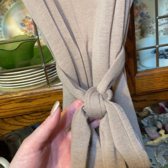 Dots short sleeve sweater. - Picture 2 of 5